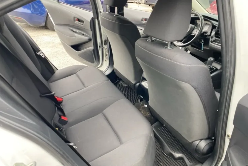 2023 Toyota Corolla LE photo 1