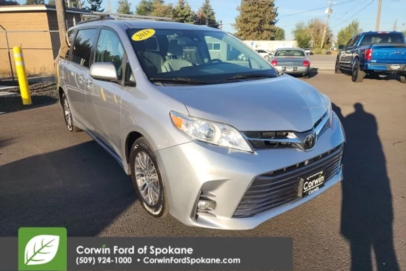2018 Toyota Sienna XLE Premium photo 1