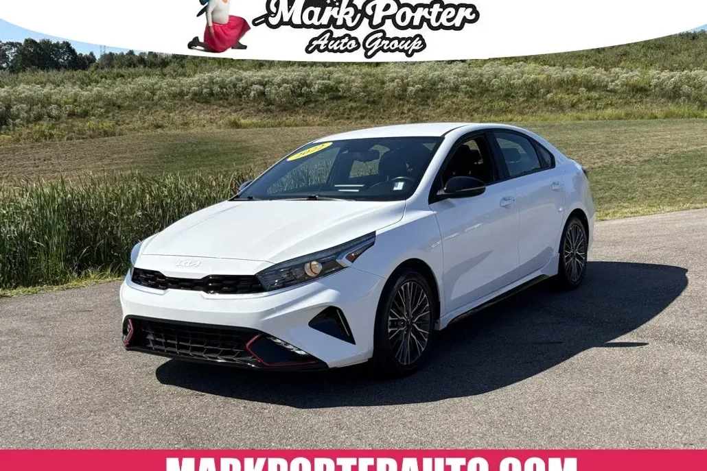 2022 Kia Forte GT-Line photo 1