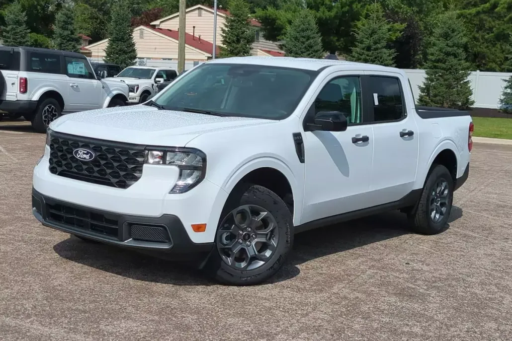 2025 Ford Maverick XLT photo 1