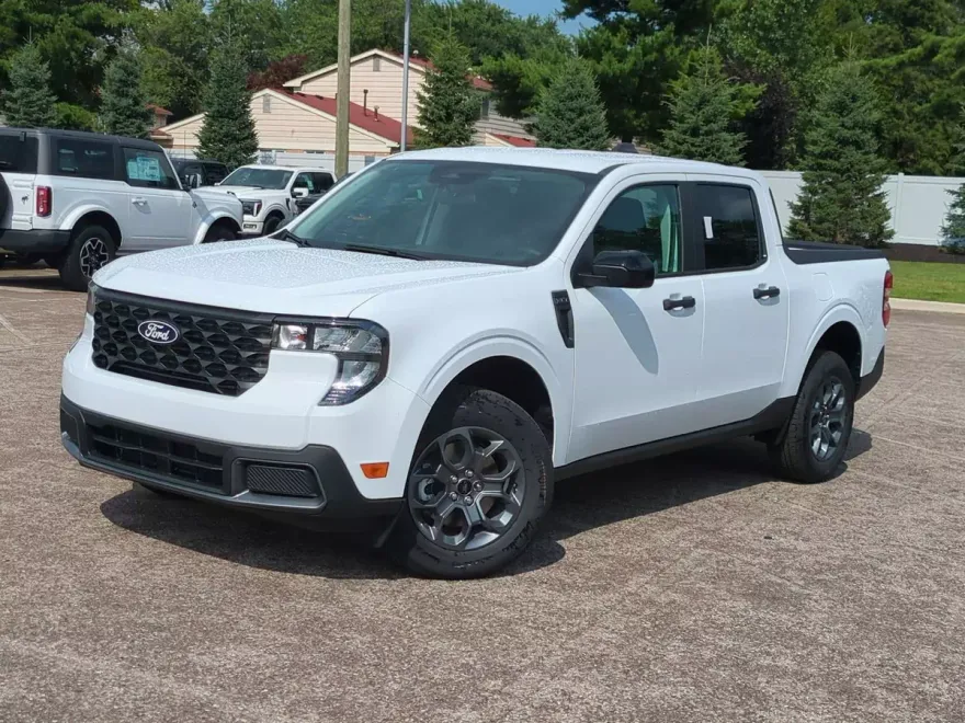 2025 Ford Maverick XLT photo 1