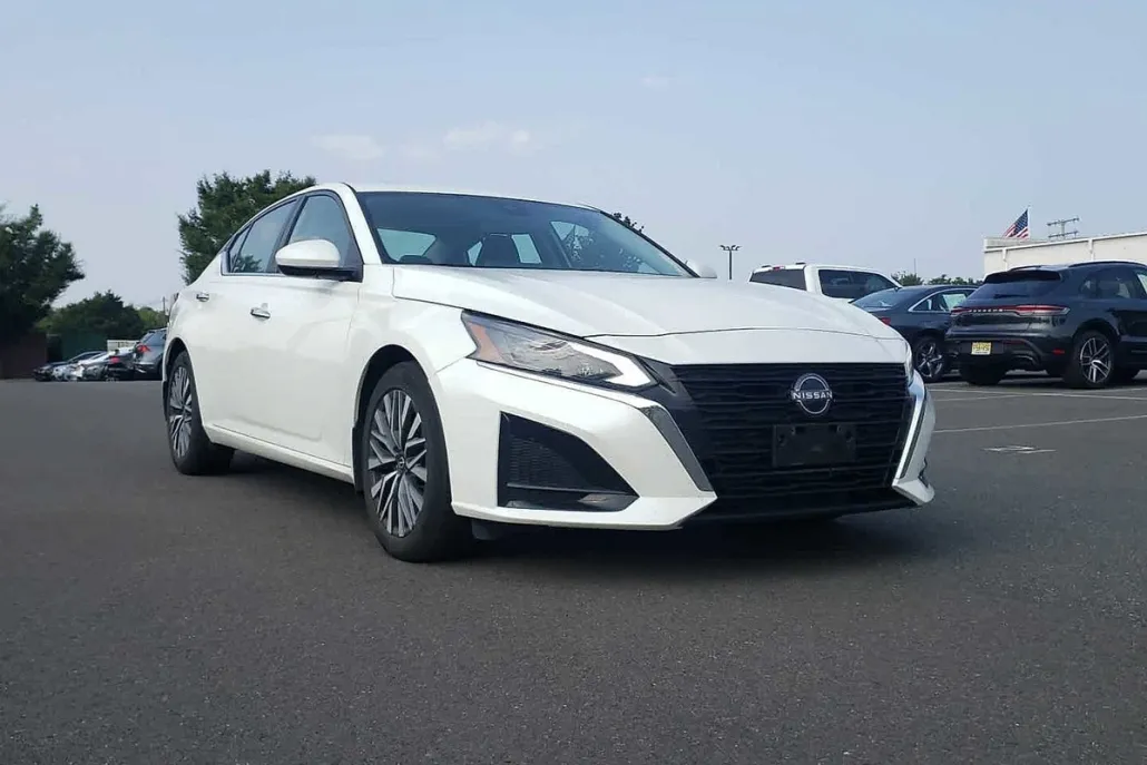 2023 Nissan Altima 2.5 SV photo 1