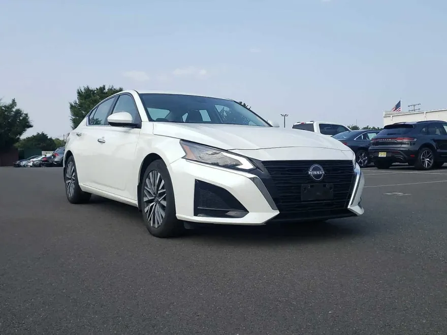 2023 Nissan Altima 2.5 SV photo 1