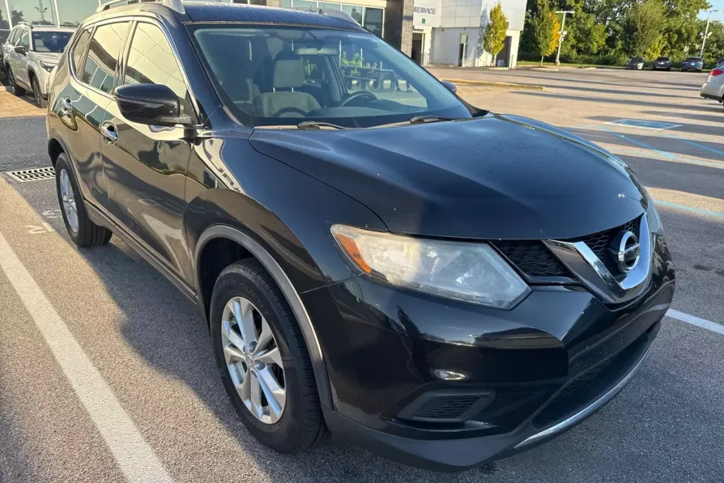 2016 Nissan Rogue SV photo 1