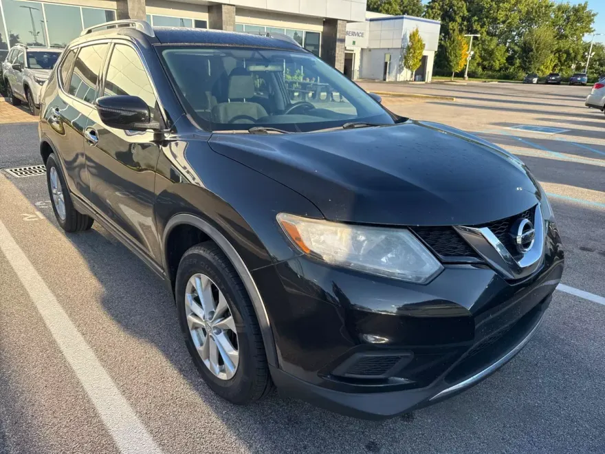 2016 Nissan Rogue SV photo 1