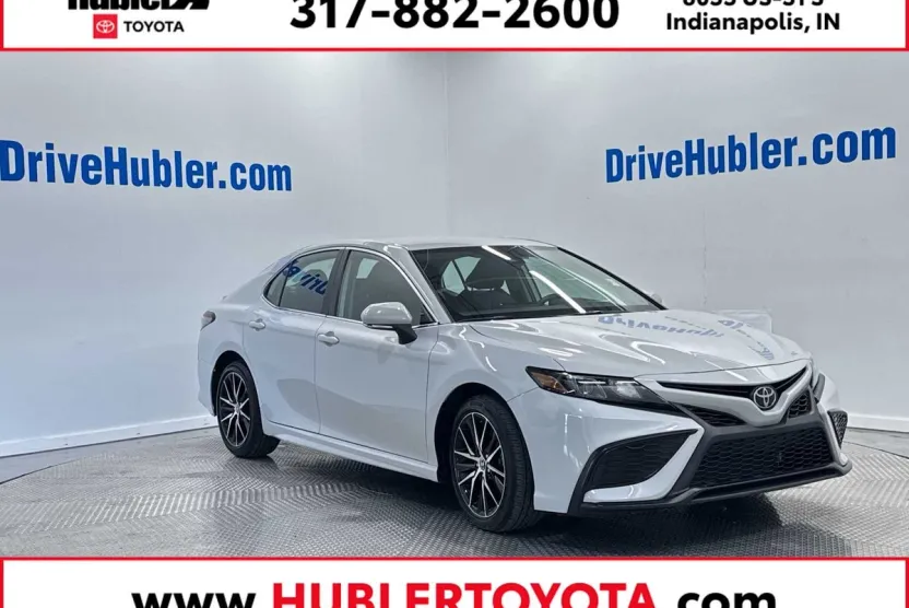 2023 Toyota Camry SE photo 1