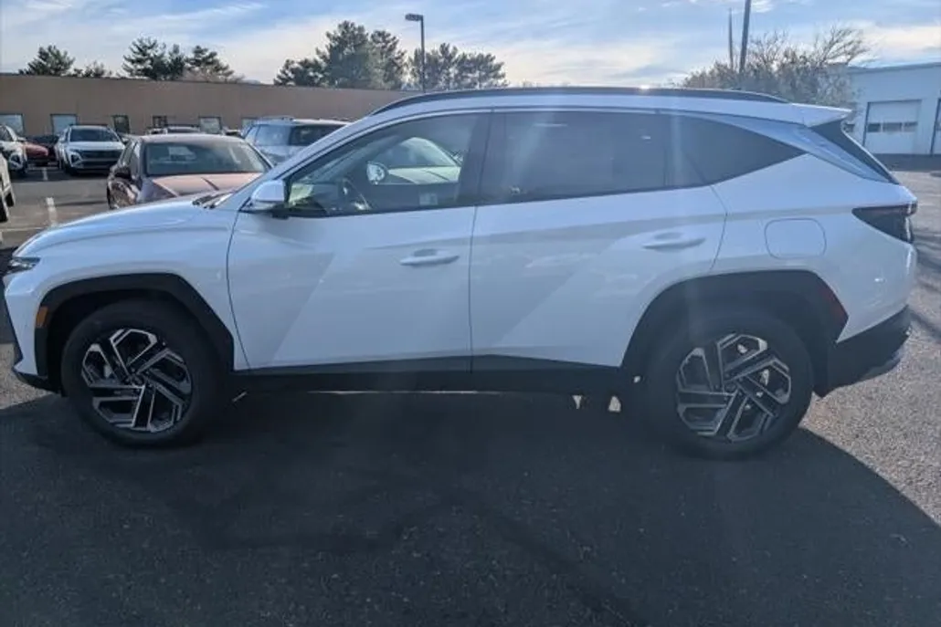 2025 Hyundai Tucson Hybrid Limited photo 1
