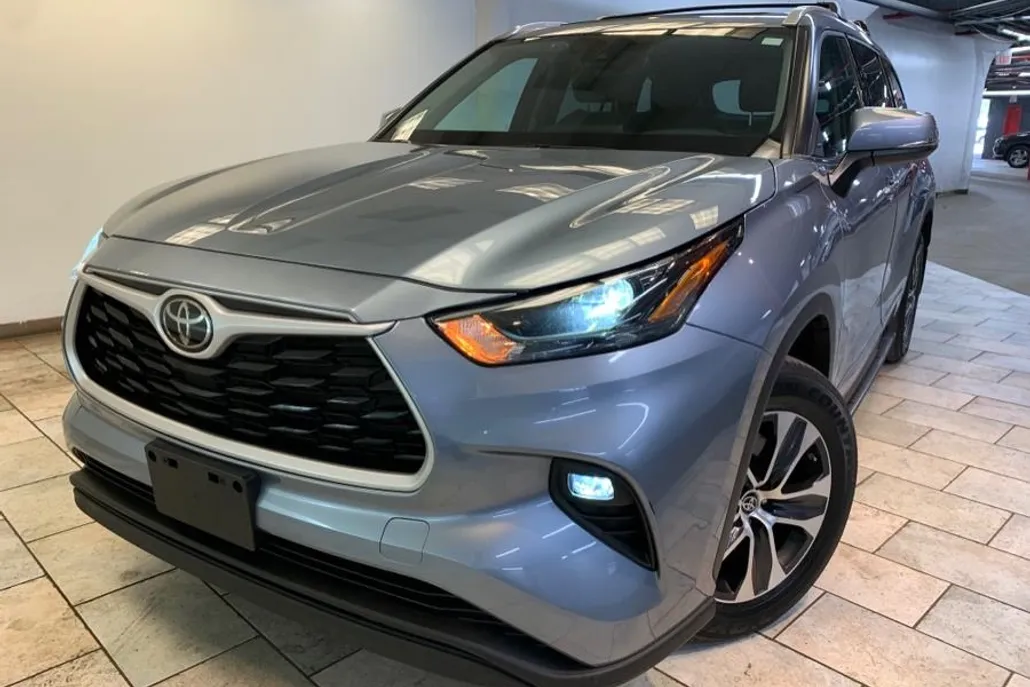 2022 Toyota Highlander XLE photo 1