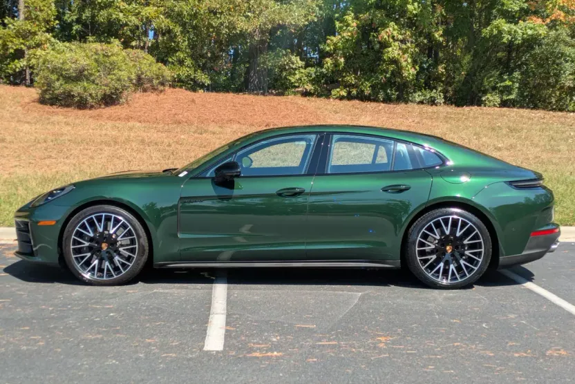 2025 Porsche Panamera 4S E-Hybrid photo 1