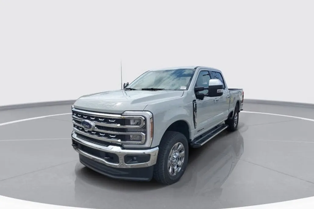 2025 Ford F-350 Lariat photo 1