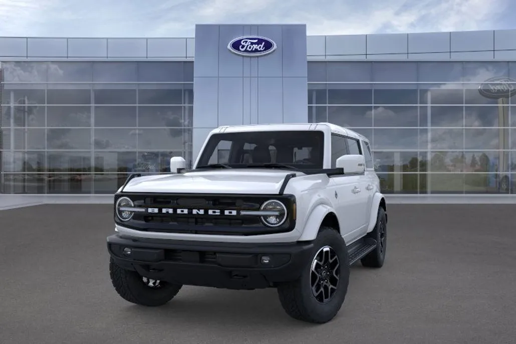 2025 Ford Bronco Outer Banks photo 1