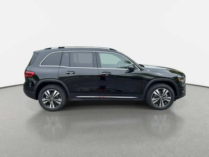 2025 Mercedes Benz GLB 250 photo 1