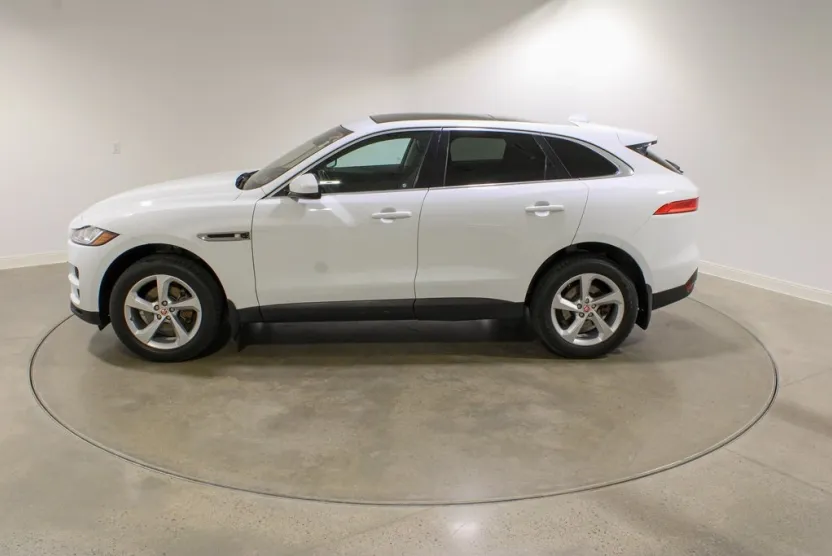 2019 Jaguar F-PACE Premium photo 1