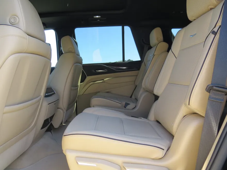 2022 Cadillac Escalade Premium Luxury photo 1