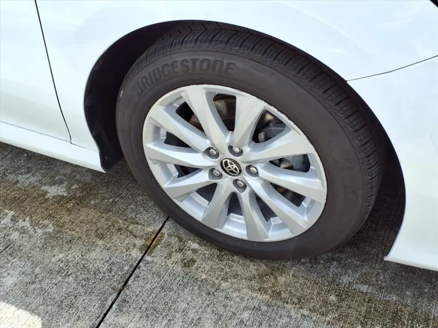 2020 Toyota Camry LE photo 1