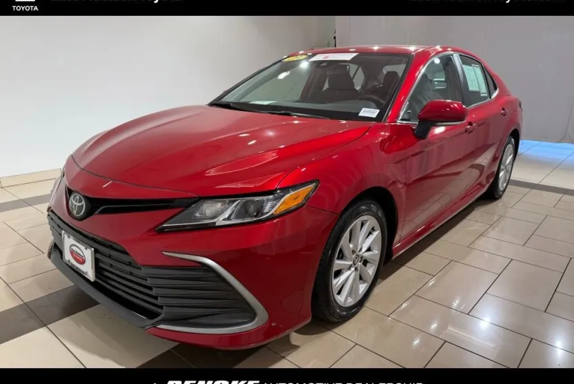2023 Toyota Camry LE photo 1