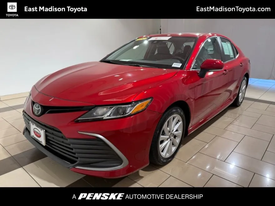 2023 Toyota Camry LE photo 1