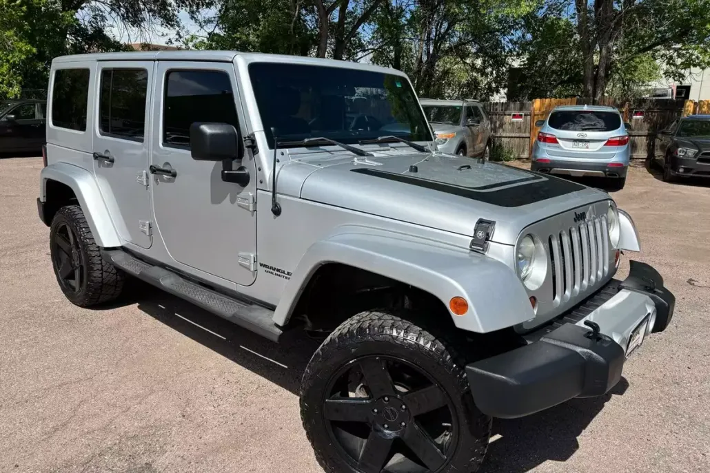 2012 Jeep Wrangler Unlimited Sahara photo 1