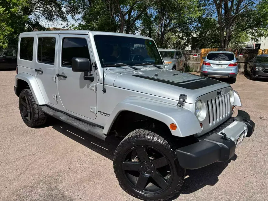 2012 Jeep Wrangler Unlimited Sahara photo 1