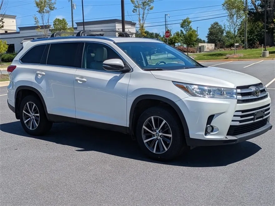 2019 Toyota Highlander XLE photo 1