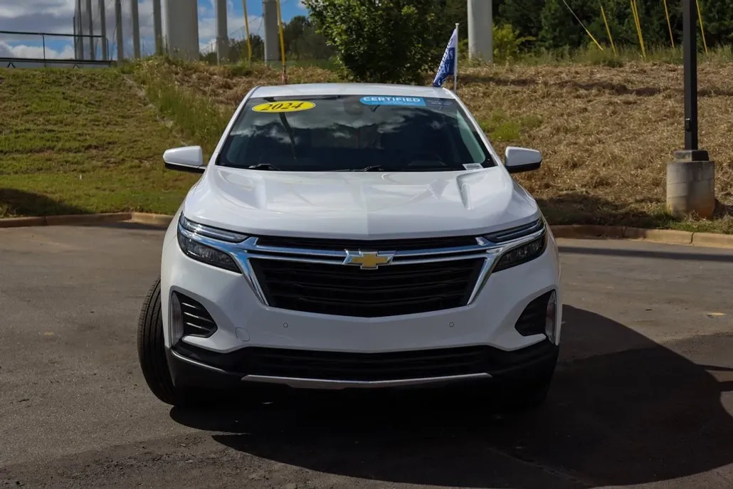 2024 Chevrolet Equinox LT photo 1