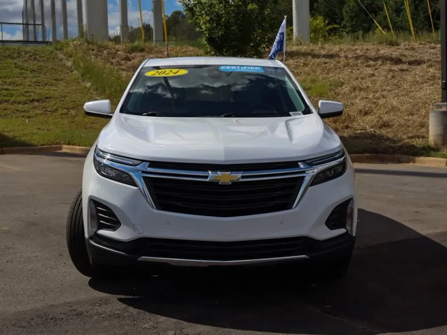 2024 Chevrolet Equinox LT photo 1