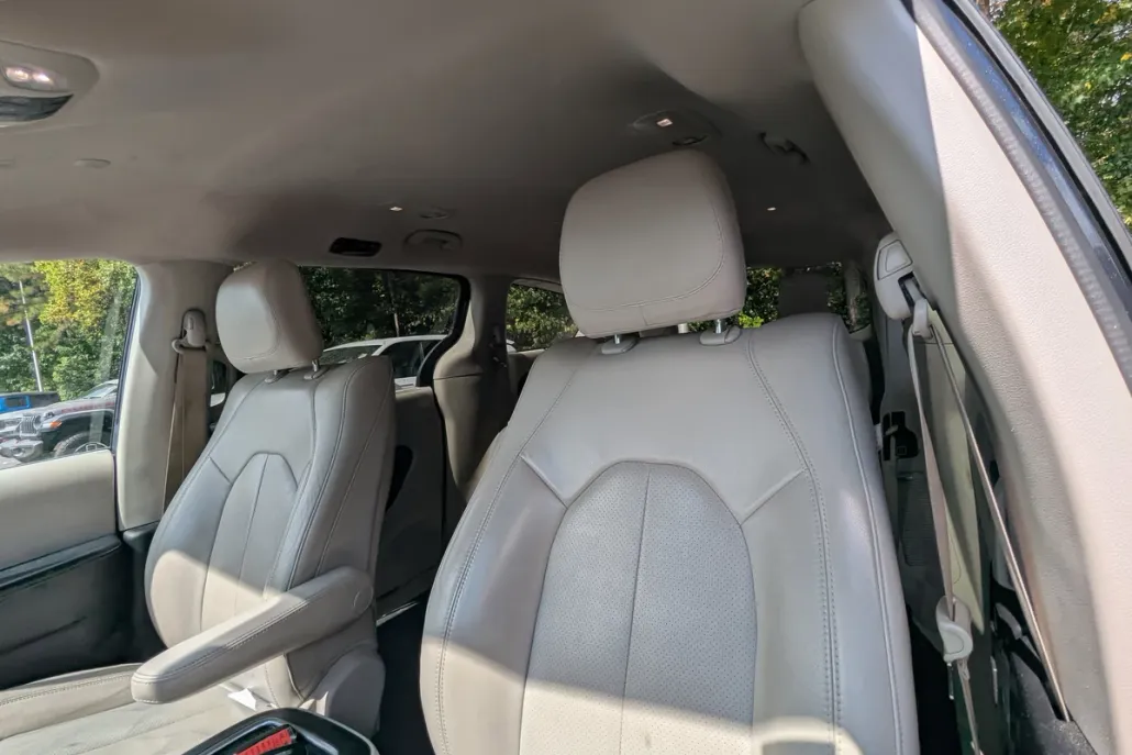 2021 Chrysler Pacifica Touring L photo 1