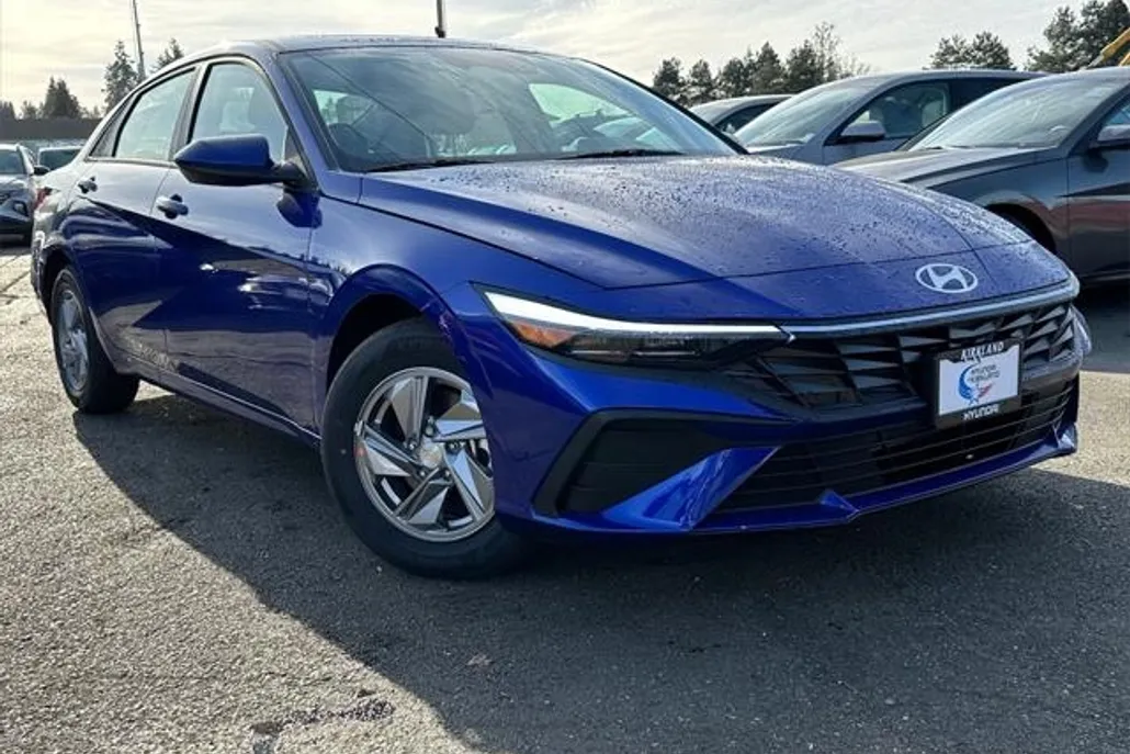 2025 Hyundai Elantra SE photo 1
