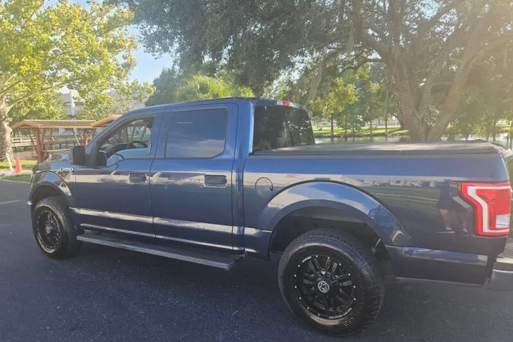 2015 Ford F-150 XLT photo 1