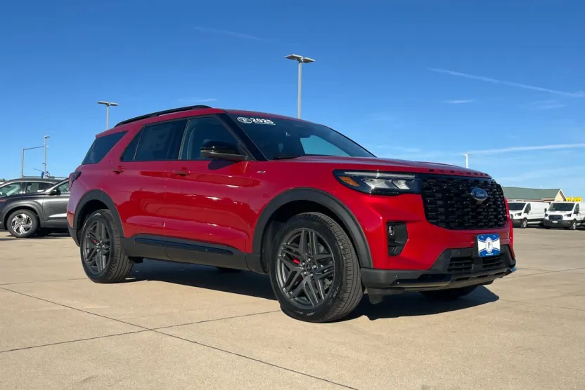 2025 Ford Explorer ST-Line photo 1