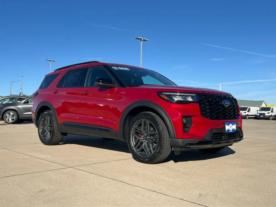 2025 Ford Explorer ST-Line photo 1