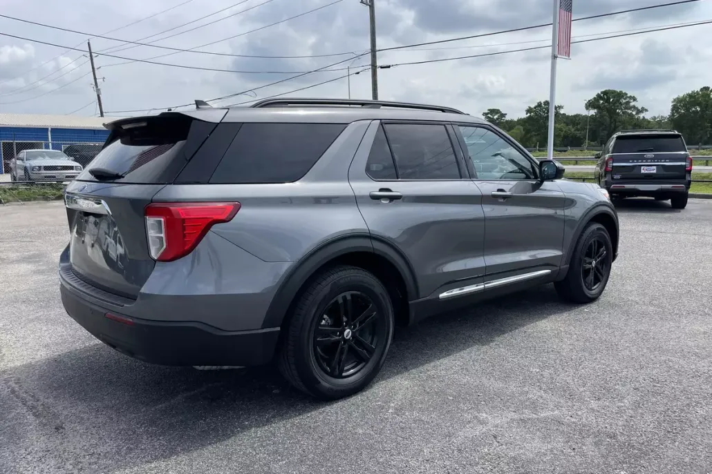 2024 Ford Explorer XLT photo 1
