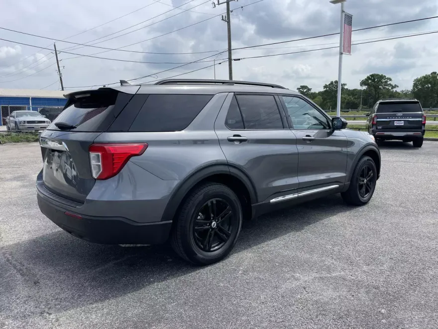 2024 Ford Explorer XLT photo 1