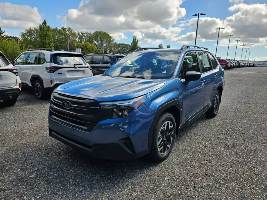 2025 Subaru Forester Base photo 1