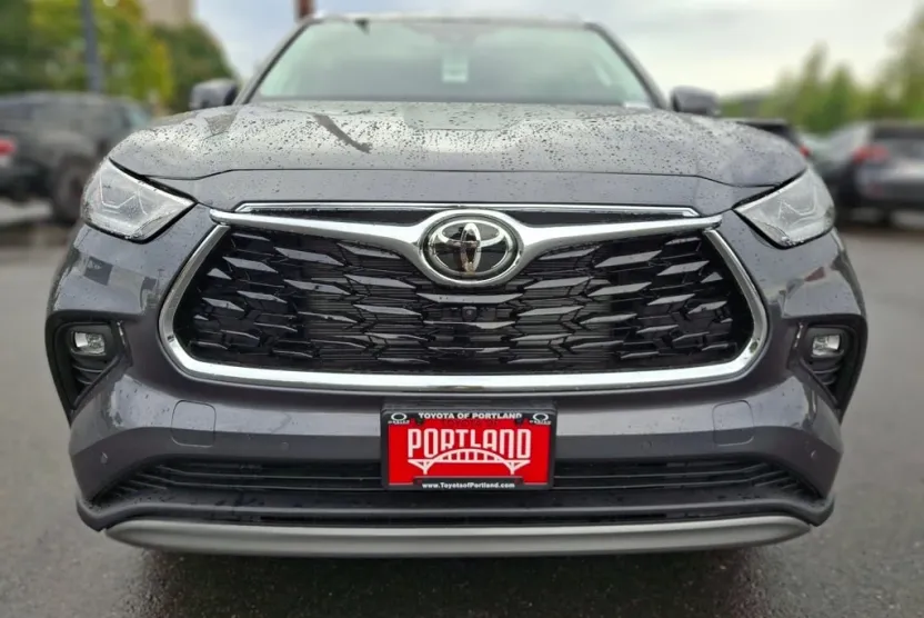 2026 Toyota Tundra Limited CrewMax photo 1