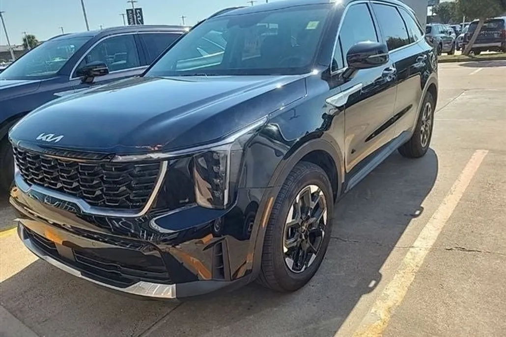 2025 Kia Sorento S photo 1
