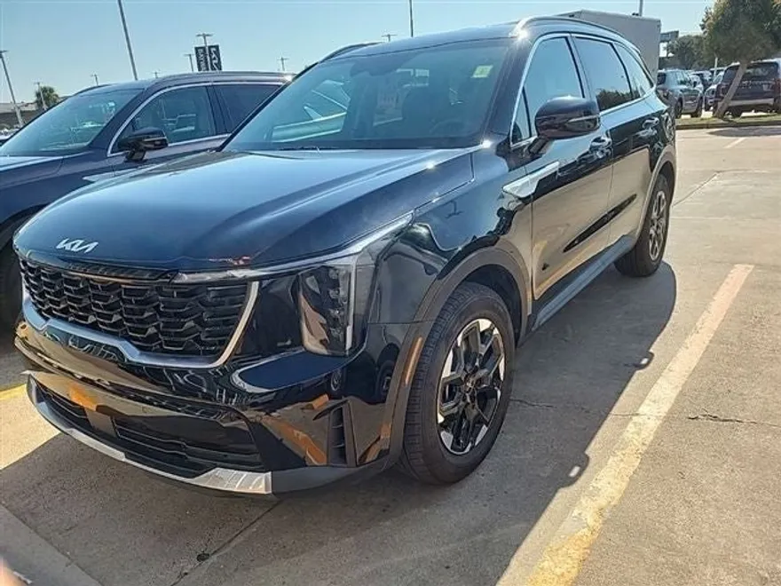 2025 Kia Sorento S photo 1