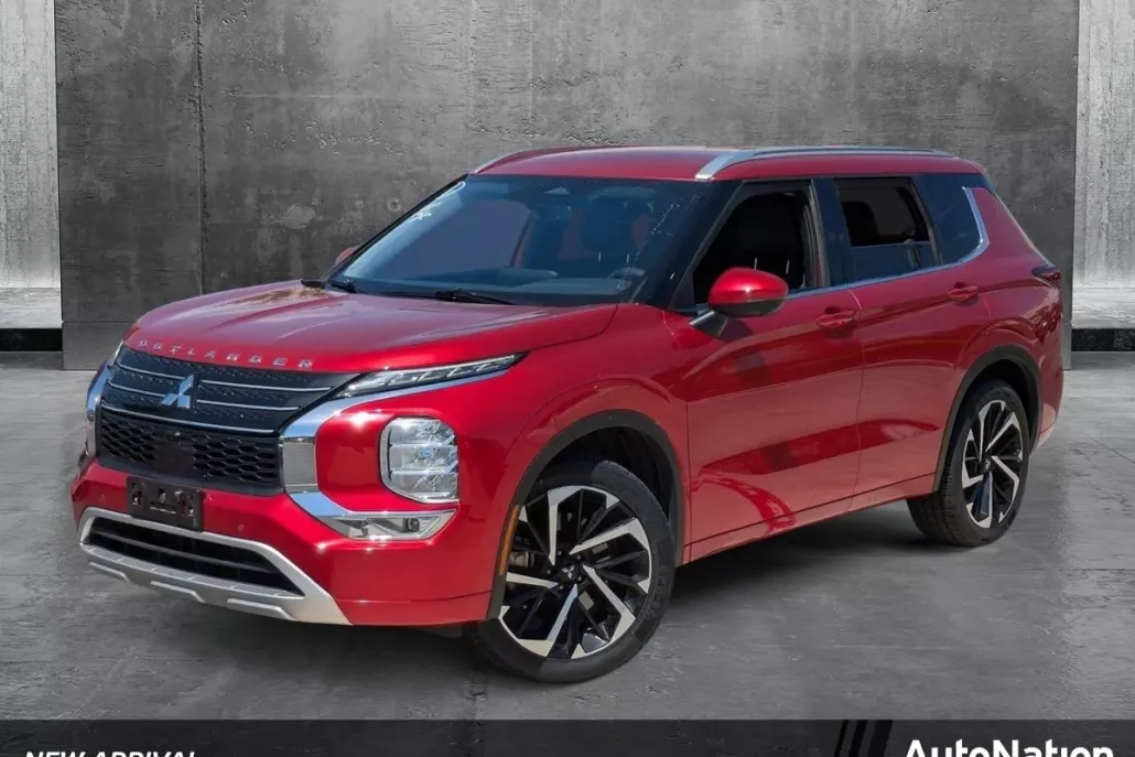 2022 Mitsubishi Outlander SEL photo 1