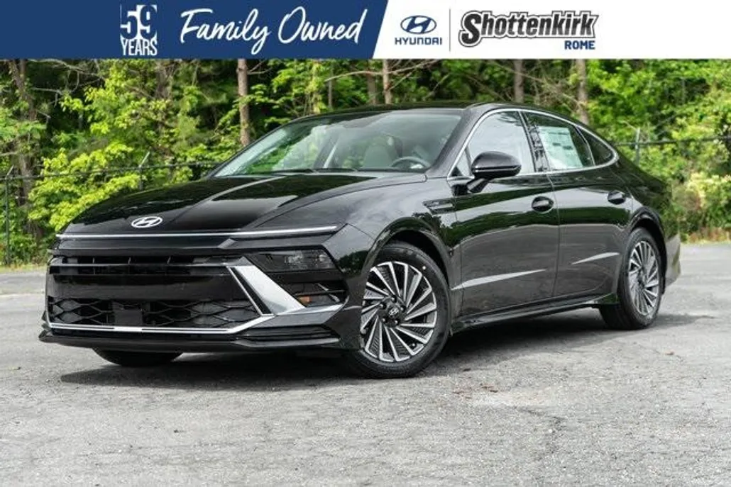 2025 Hyundai Sonata Hybrid SEL photo 1