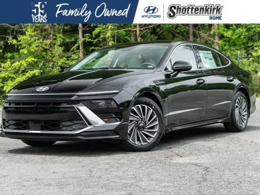 2025 Hyundai Sonata Hybrid SEL photo 1