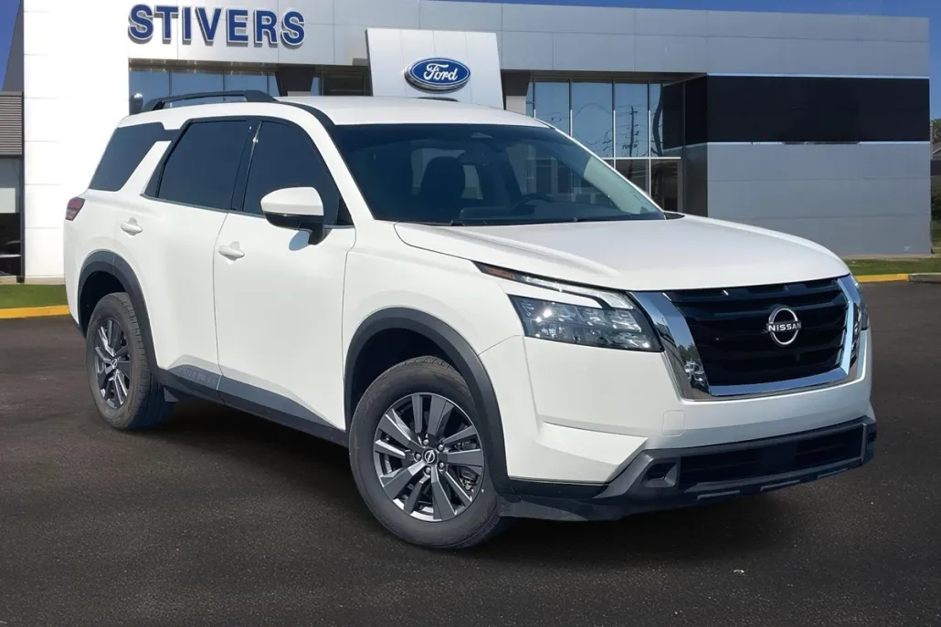2023 Nissan Pathfinder SV photo 1