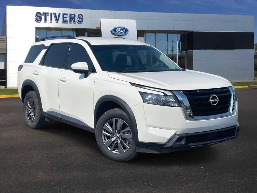 2023 Nissan Pathfinder SV photo 1