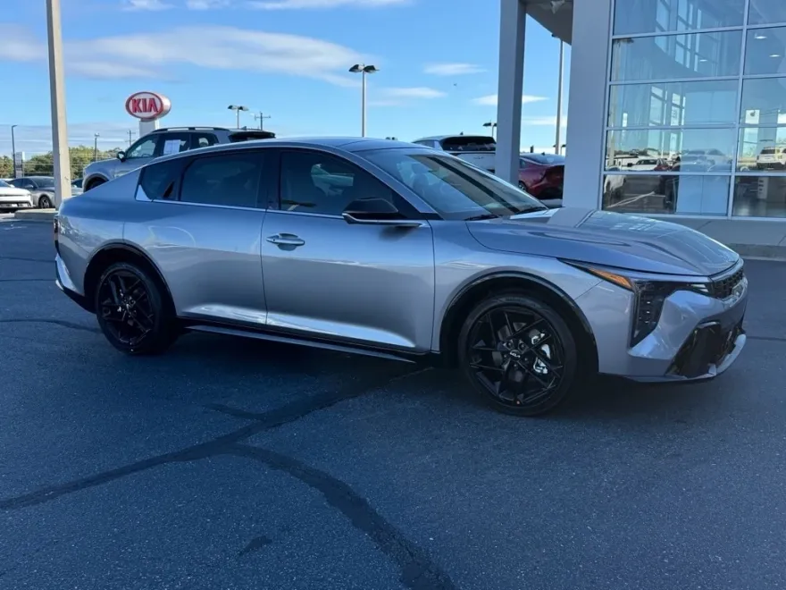 2025 Kia K4 GT-Line Turbo photo 1