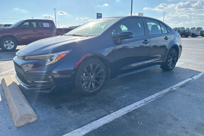 2024 Toyota Corolla SE photo 1