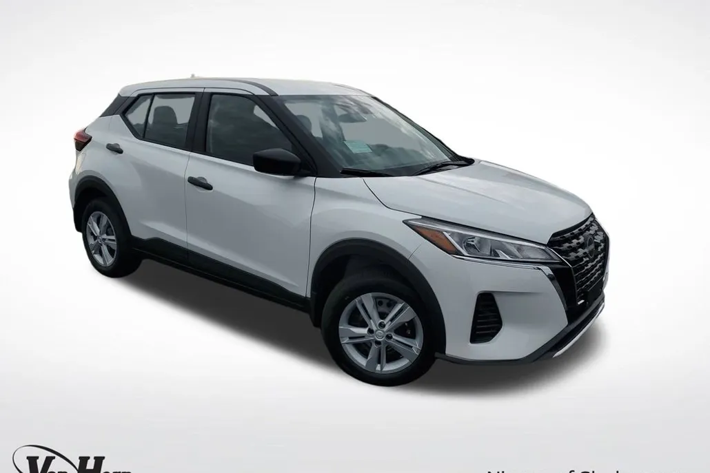 2025 Nissan Kicks Play S photo 1