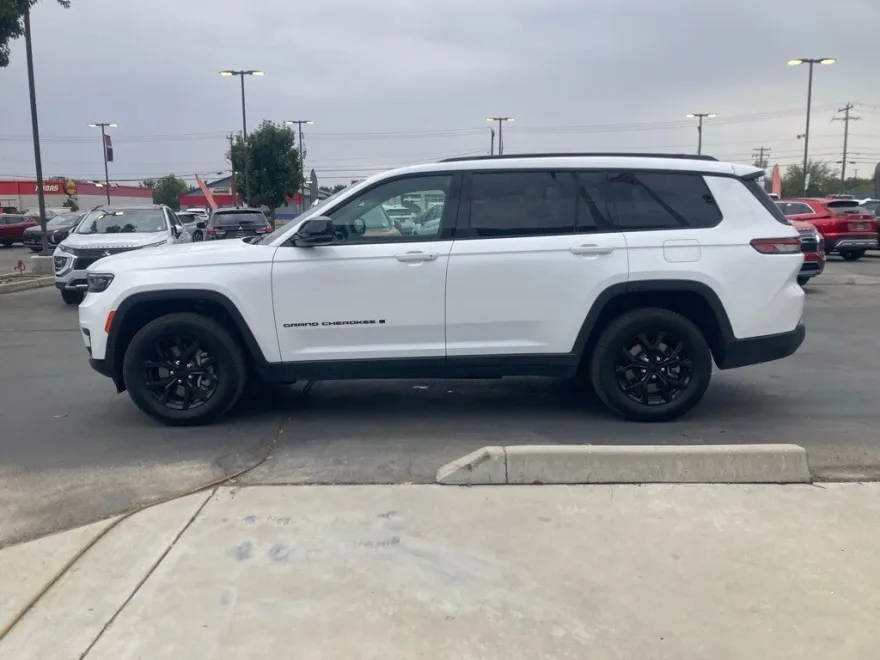 2024 Jeep Grand Cherokee Laredo photo 1