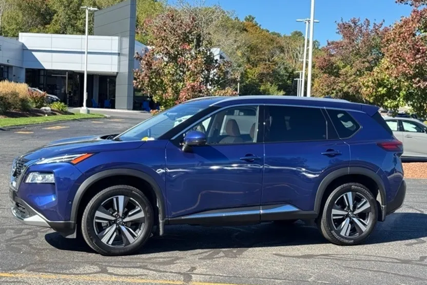 2023 Nissan Rogue Platinum photo 1