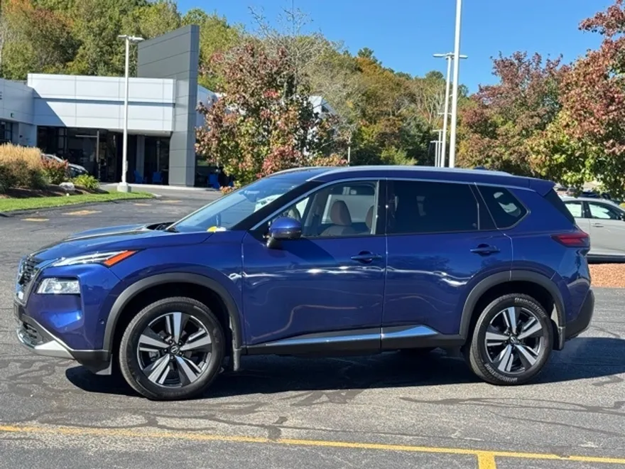 2023 Nissan Rogue Platinum photo 1