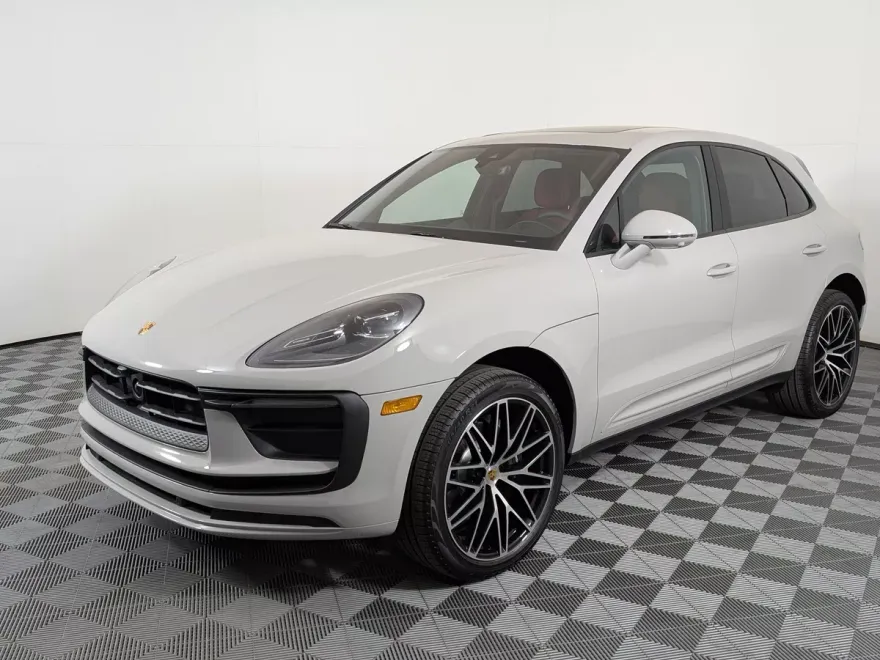 2025 Porsche Macan T photo 1