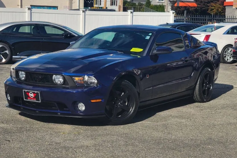 2010 Ford Mustang GT photo 1